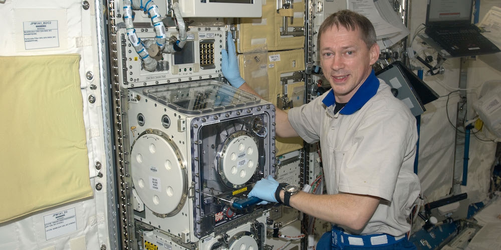 Frank De Winne aan boord van het ISS.