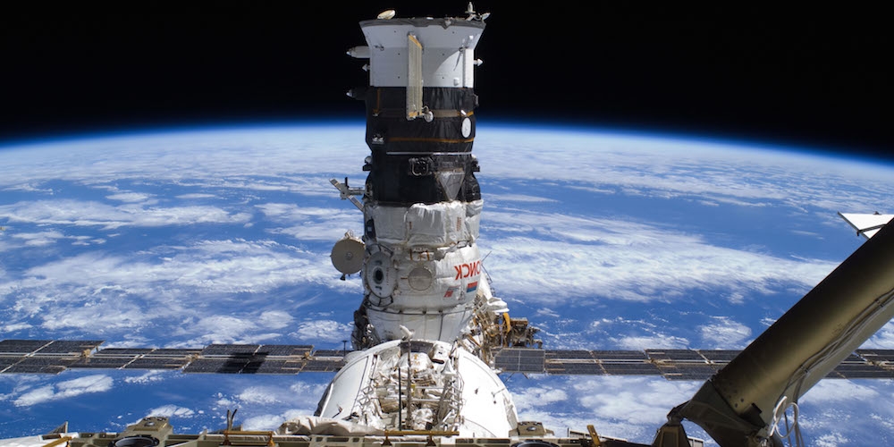 De Mini Research Module 2 vastgehecht aan het ISS