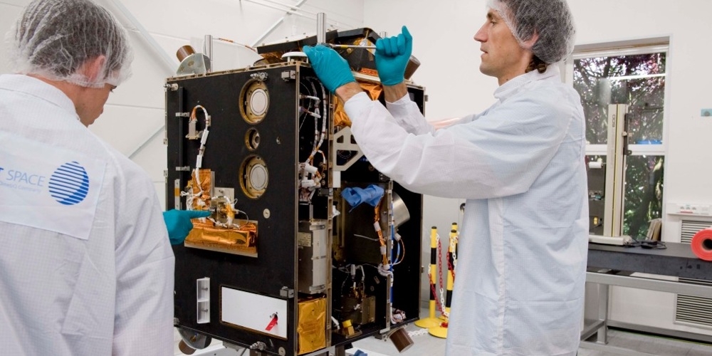 Proba-1 in de 'clean room'