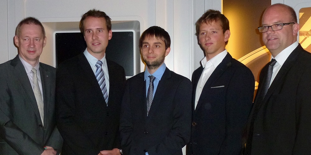 De drie 'national trainees' samen met Frank De Winne (links) en Philippe Courard (rechts)