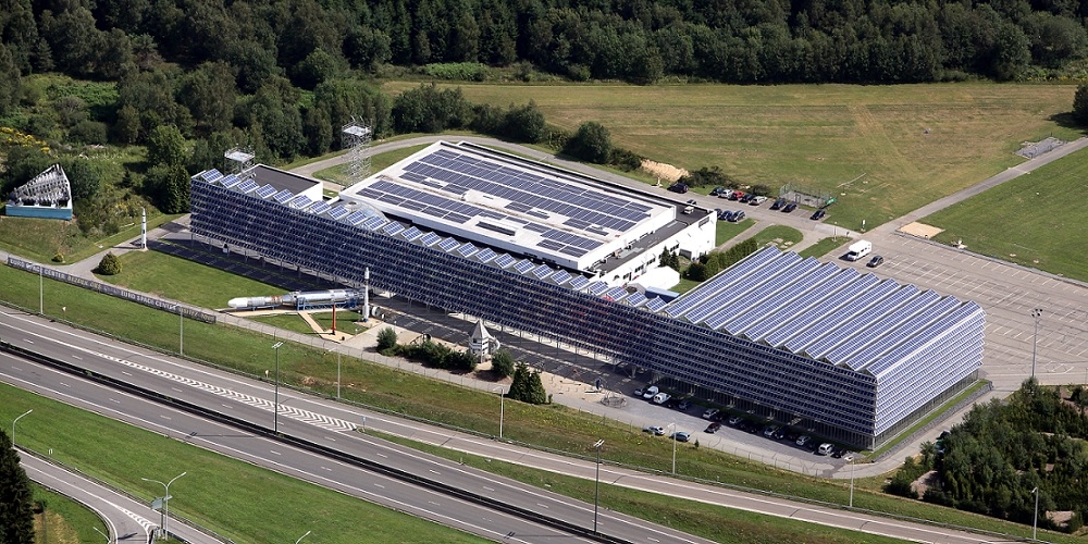 Luchtfoto van het Het Galaxia Business Center in Transinne waar zich ook het Euro Space Center bevindt