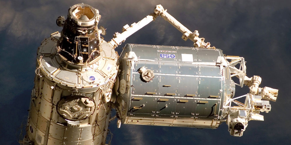 De Columbus module aan het internationaal ruimtestation ISS. 