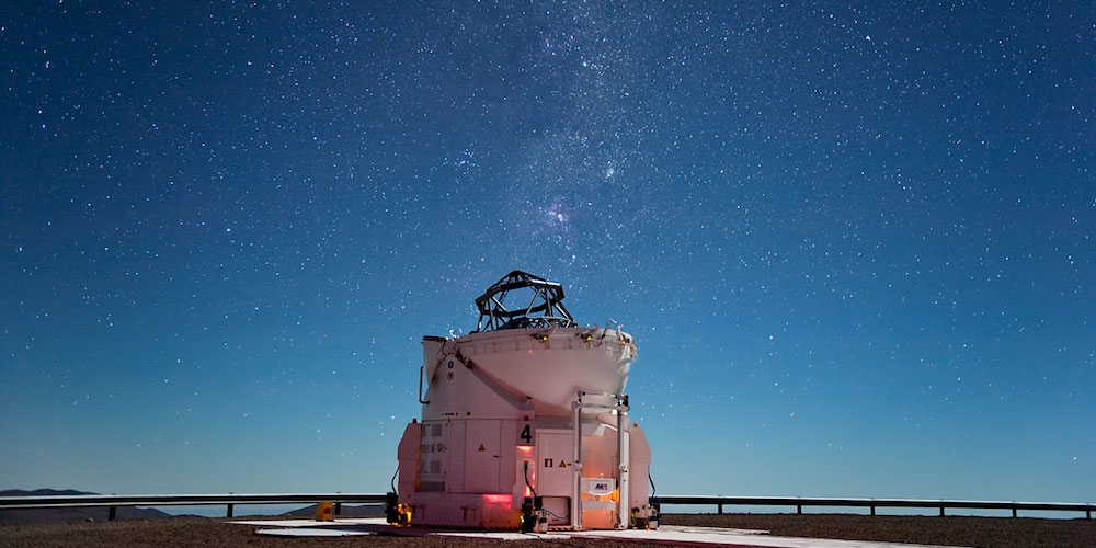 Een van de Auxiliary Telescopes op de Cerro Paranal sterrenwacht in Chili