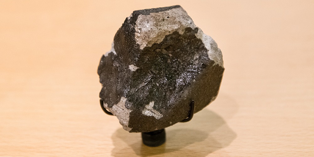 De zesde meteoriet die in België gevonden werd, is afkomstig van de protoplaneet Vesta en is van een zeldzame soort. 