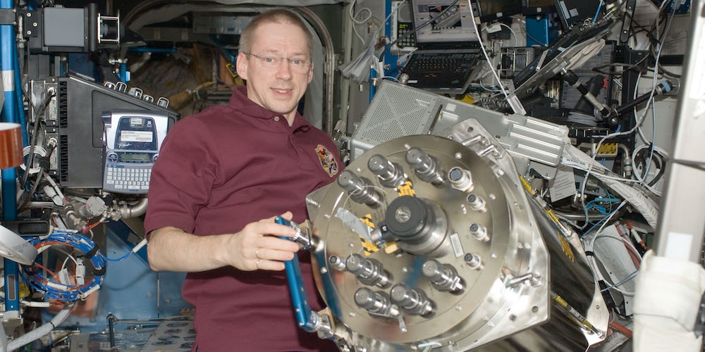 Frank De Winne aan boord van het ISS.