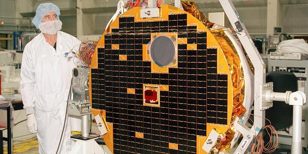 De SciSat-1 satelliet ondergaat de laatste tests