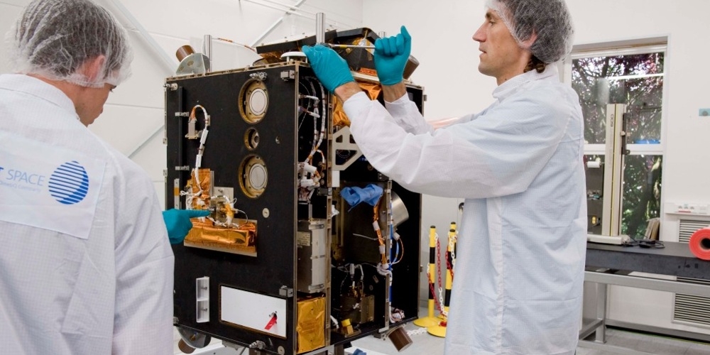 Belgische ingenieurs bouwen de Europese Proba-1 satelliet
