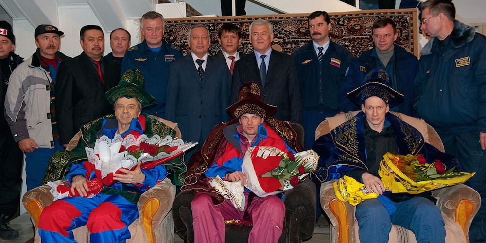 Frank De Winne wordt samen met zijn collega-ruimtevaarders in Kazachstan verwelkomt