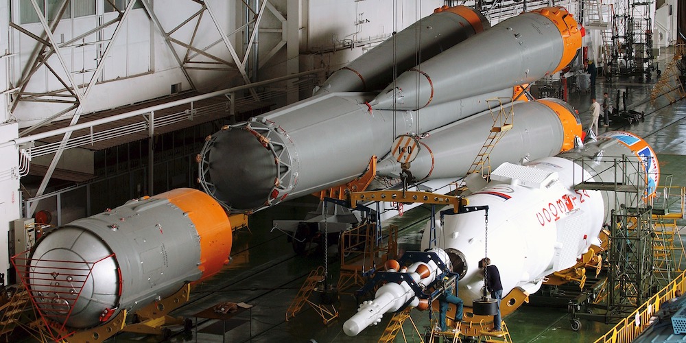 Essemblage van een Russische Soyuz raket.