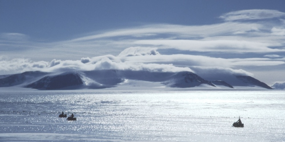 Wetenschappers op zoek naar meteorieten op Antarctica