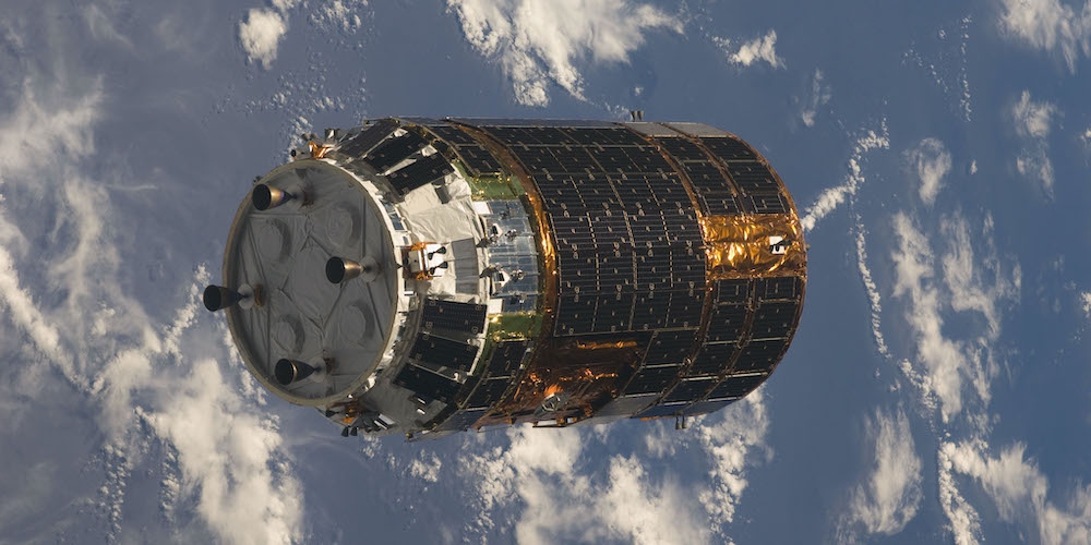 De eerste HTV komt aan bij het ruimtestation.